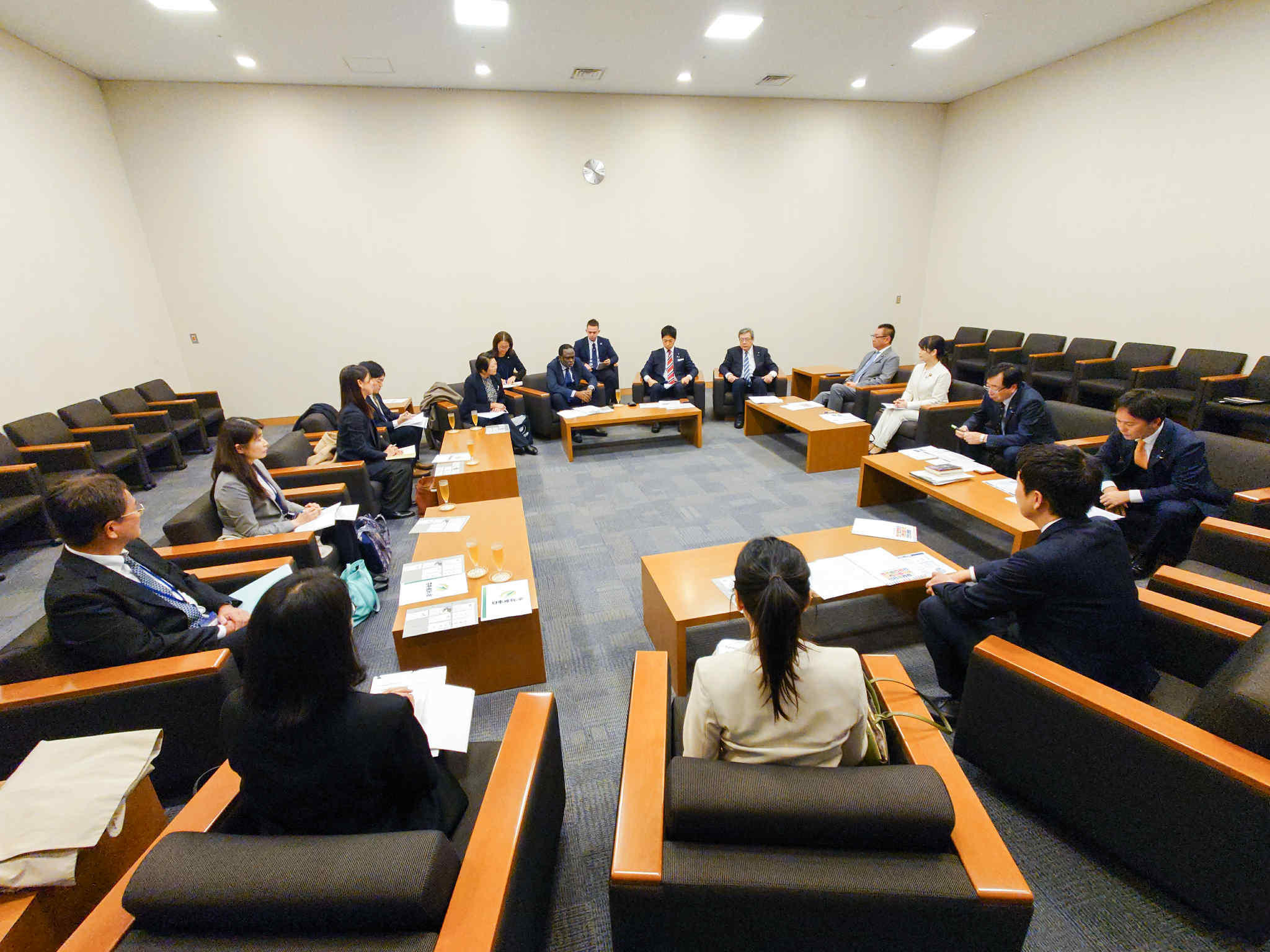 2025年11月27日(木)　国際局【国連大学のチリツィ・マルワラ学長(国際連合事務次長兼務)　会談】