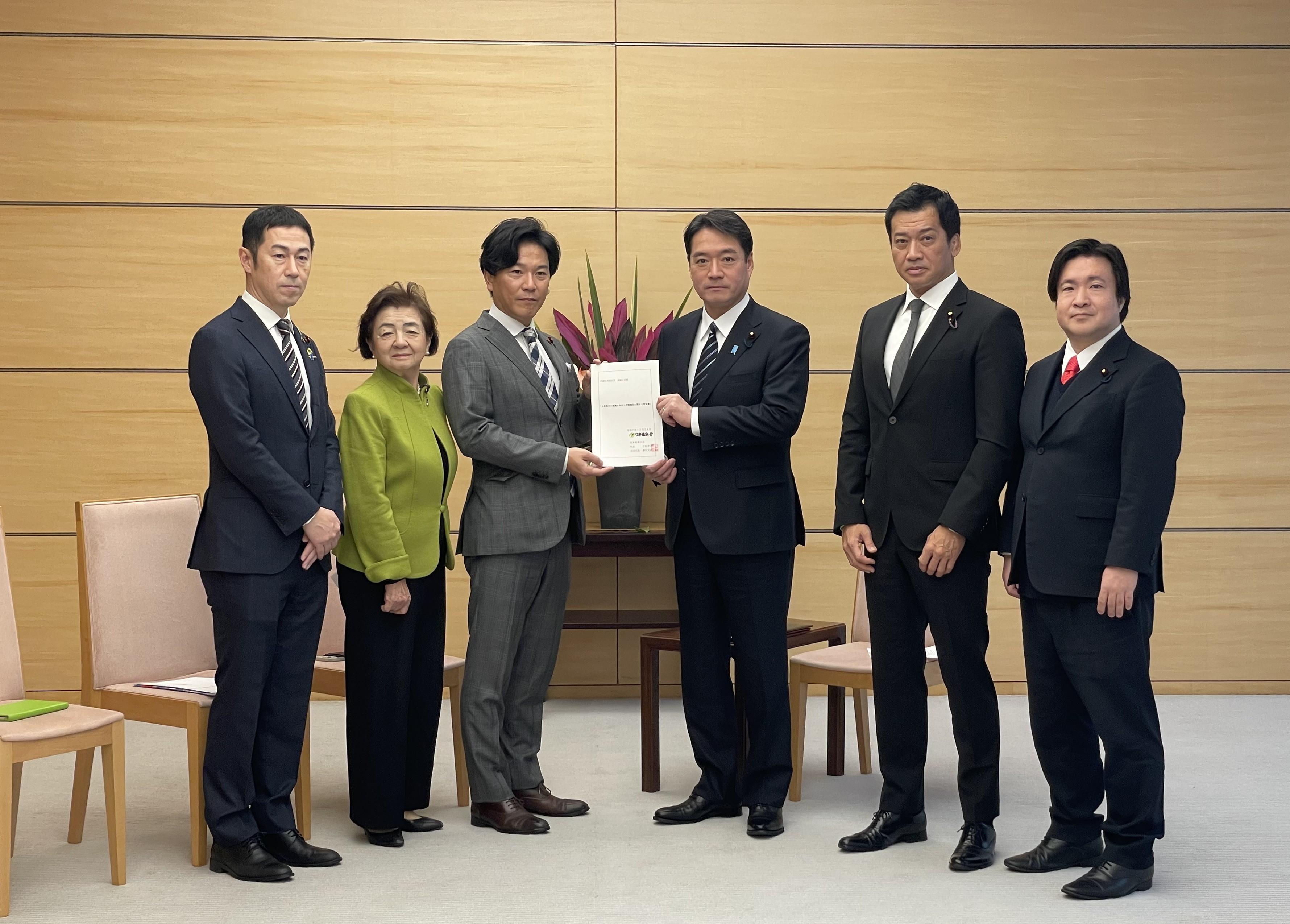 2025年12月24日(水) 「人身取引の根絶に向けた対策強化に関する要望書」を尾崎正直内閣官房副長官に申し入れました