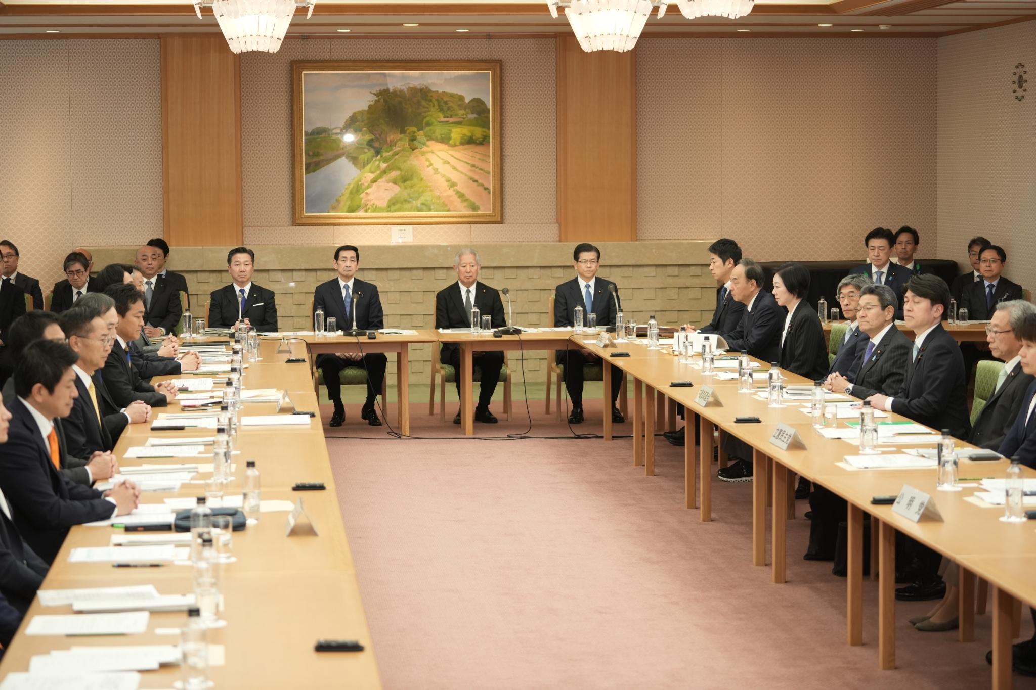 皇位継承に関する全体会議が行われました