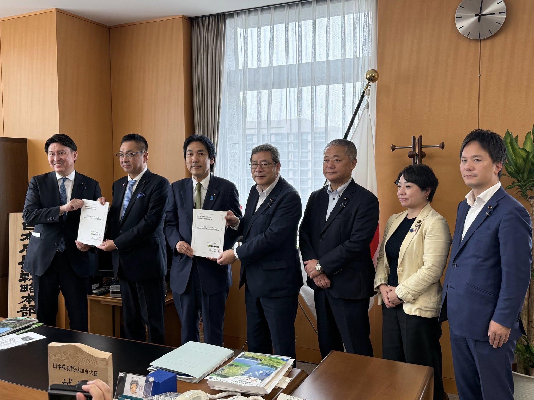 「日本再起への次なる一手 規制改革を中核とする経済成長戦略」　 城内実大臣へ提言を提出しました