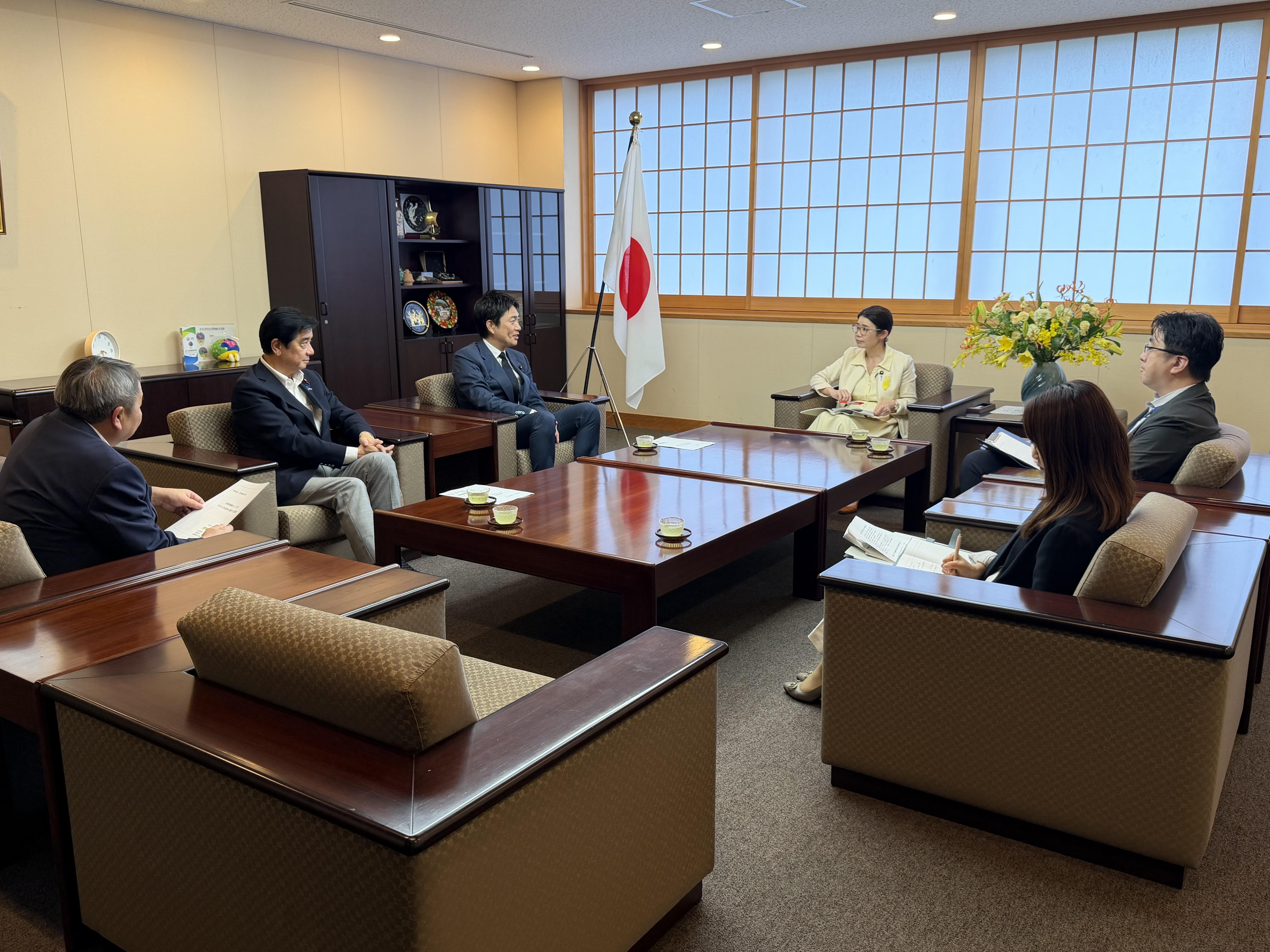 国家戦略としてのODAの活用に関する提言を国光外務副大臣に提出しました