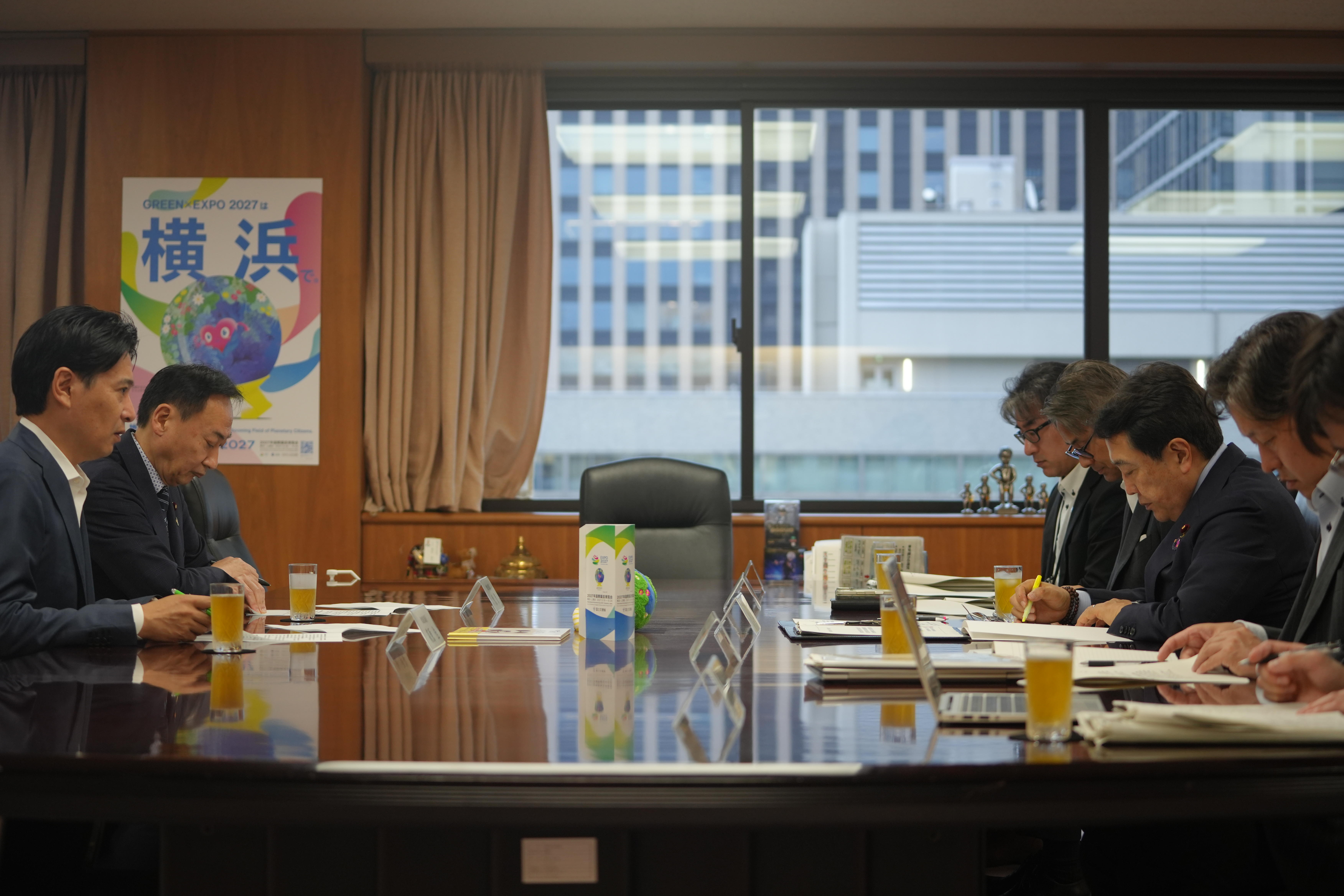 株式会社全東信の自己破産に伴う加盟店の救済及び地域金融機関の健全性維持等に関する緊急要望書を赤澤経産大臣に提出しました